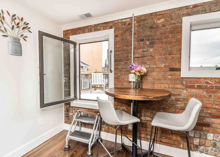 Luxury Design Focused, Detroit Themed Apt Near Downtown In The Art District