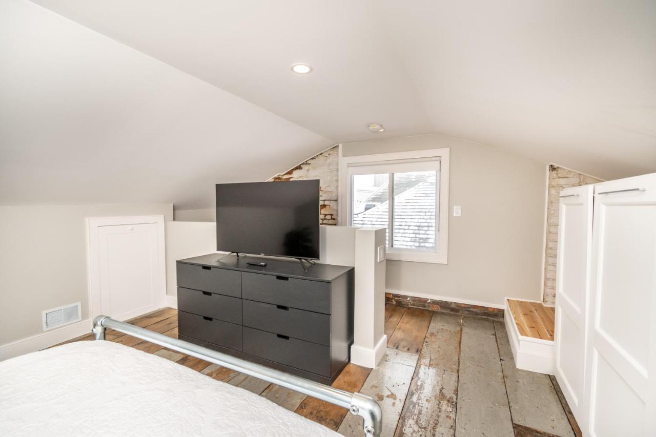 Luxury Design Focused, Themed Apt Near Downtown In The Art District